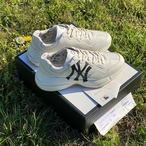 !SOLD! Gucci NY Yankee Rhyton Sneakers